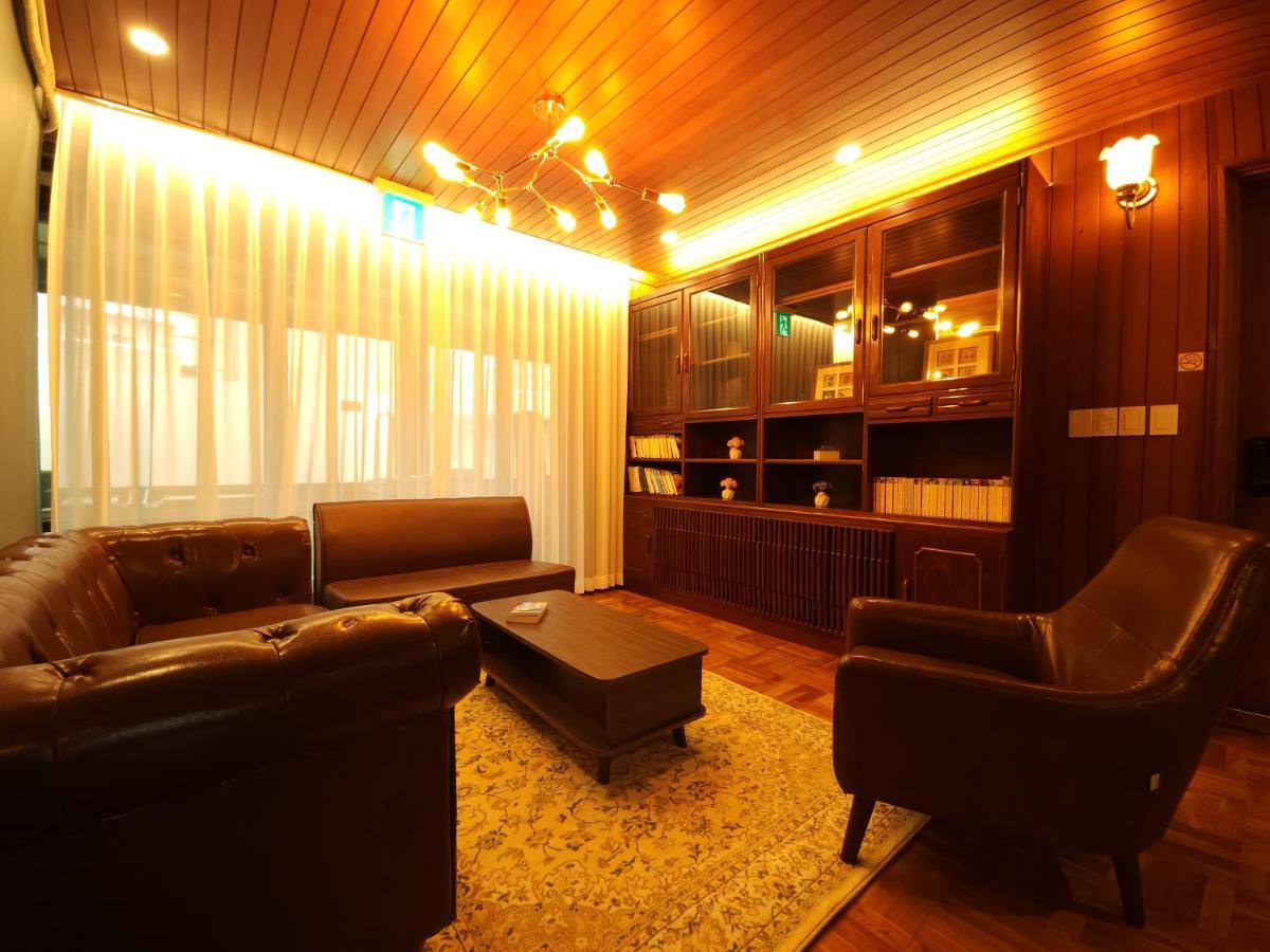 Oyo Hostel Myeongdong 5 Сеул Экстерьер фото