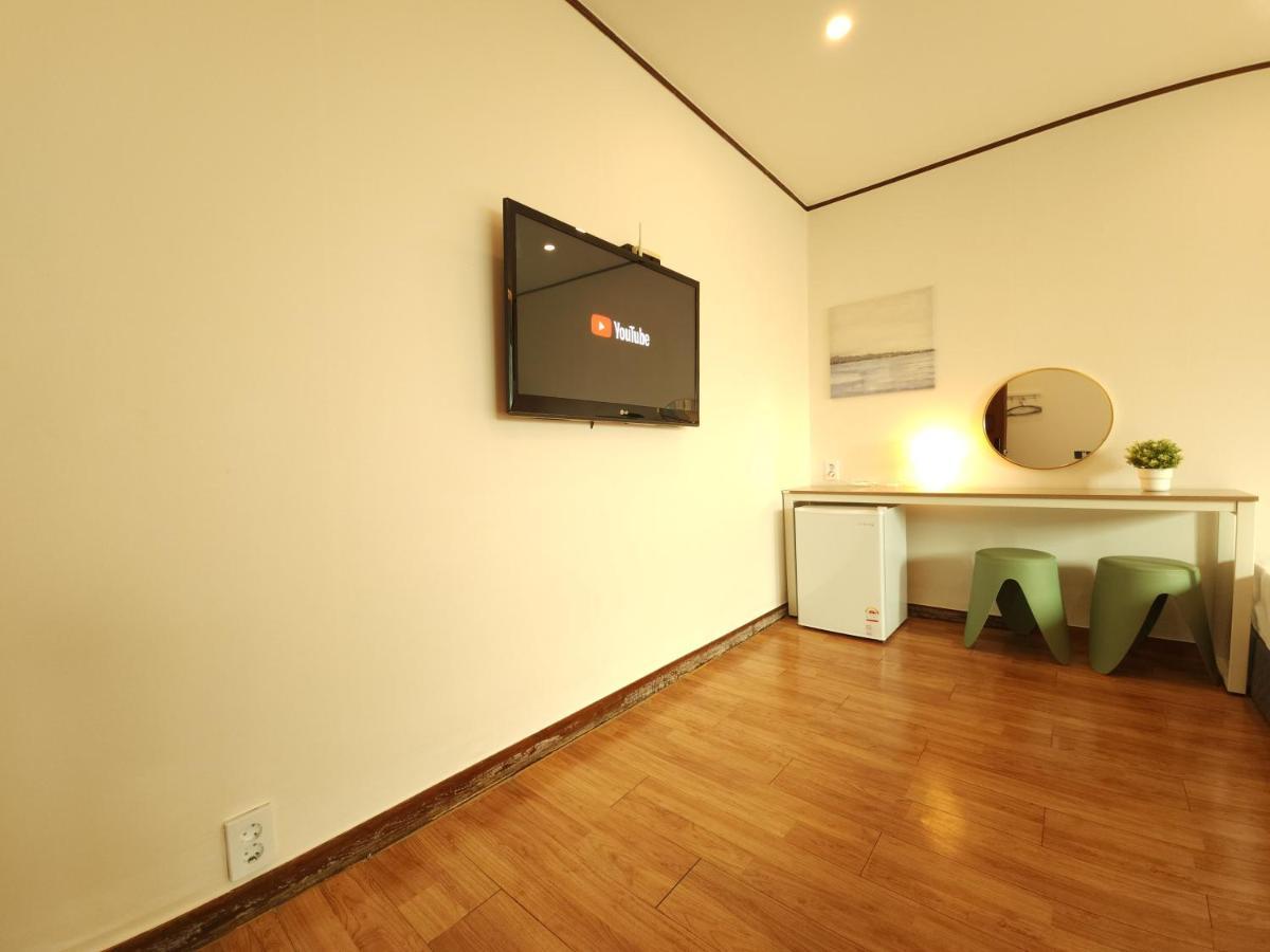 Oyo Hostel Myeongdong 5 Сеул Экстерьер фото
