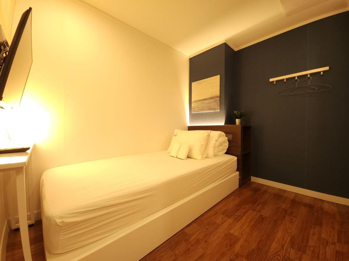 Oyo Hostel Myeongdong 5 Сеул Экстерьер фото