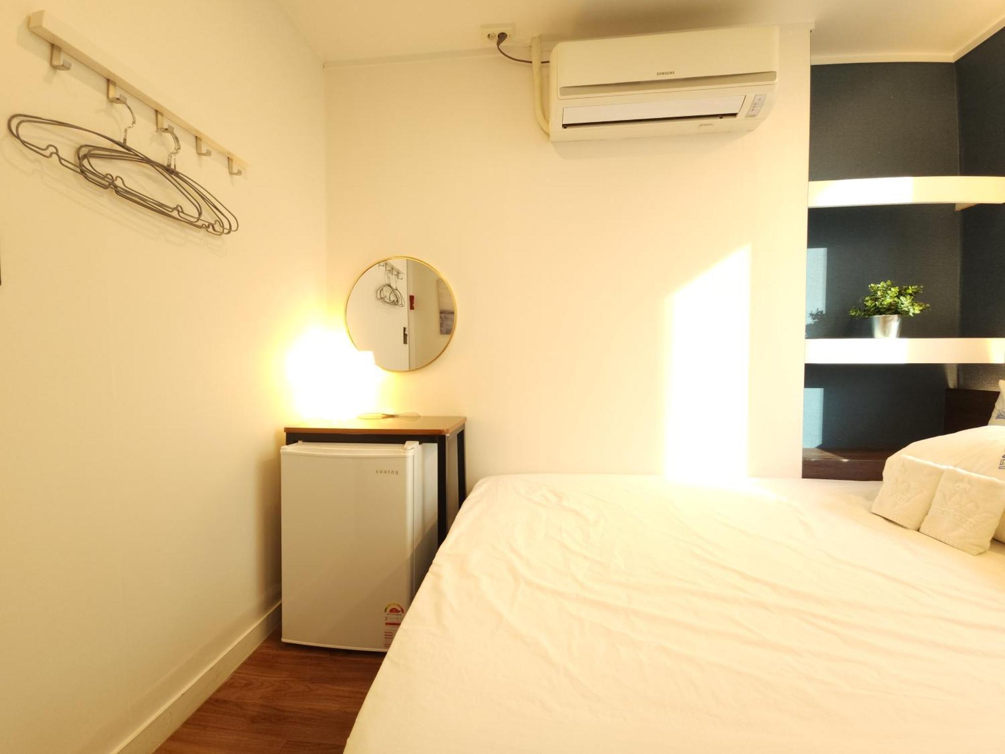 Oyo Hostel Myeongdong 5 Сеул Экстерьер фото